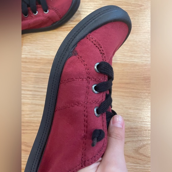 red and black sneakers - Picture 5 of 7